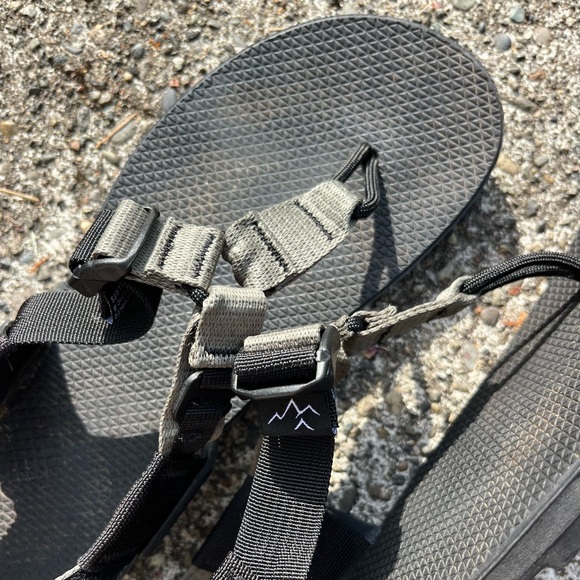 Bedrock Cairn Evo sandals women’s 7 / men’s 6 in Charcoal - Picture 4 of 10